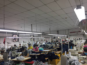 Polo professionnel pour femmes, design personnalisé, tissu respirant à séchage rapide, uniforme de bureau élégant pour le personnel de l'entreprise, vêtements d'équipe - Product Image 5