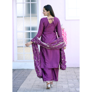 Ensemble kurti, pantalon et dupatta pour filles, vêtements ethniques élégants en soie chinon avec broderies détaillées pour les occasions festives - Product Image 5