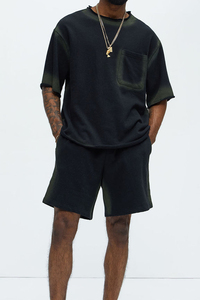 Shorts de détente noirs de qualité supérieure pour hommes avec cordon de serrage élastique à la taille, coupe confortable pour la maison, la salle de sport et les voyages - Product Image 2
