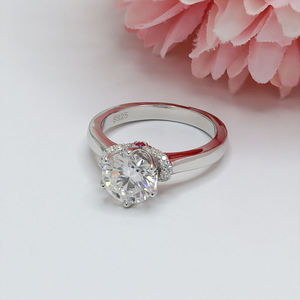 Anillo de Compromiso Moderno con Moissanita de Corte Brillante de 2 Quilates, Engaste Oculto Tipo Cesta, Plata de Ley 925, para Fiestas, Bodas y Aniversarios - Product Image 5