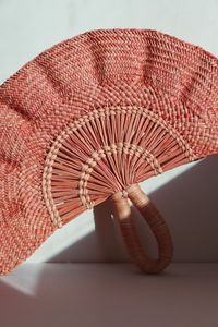 Elegante Abanico de Ratán Tejido a Mano, Moderno y Ecológico, de Paja Blanca, para Refrescarse, Decoración Festiva de Alta Gama para Mesas de Verano - Product Image 4