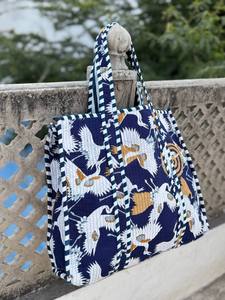 Sac à bandoulière matelassé en coton imprimé bohème élégant avec deux poignées, design durable pour un usage quotidien et les voyages - Product Image 3