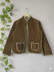 เสื้อแจ็คเก็ตผ้าควิลท์ลายดอกไม้สไตล์วินเทจ  งานปะติดปะต่อ  ทำมือจากผ้าฝ้าย  แบบสองด้าน  สไตล์โบโฮ  เสื้อคลุมสำหรับผู้หญิง  ผลิตภัณฑ์ที่ยั่งยืน - Product Image 3