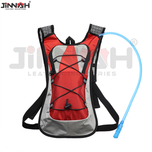 Sac d'hydratation léger pour la course en montagne, les voyages et la randonnée, avec poche à eau, sac à dos tactique - Product Image 4