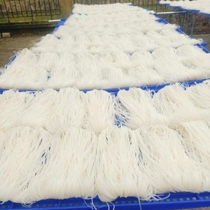 บะหมี่แห้งเวียดนามแท้ ยี่ห้อ IIGLOBAL FARM แบบเส้นแบน ไร้กลูเตน 100% ธรรมชาติ ซื้อจำนวนมาก บรรจุ 10 กก. - Product Image 1