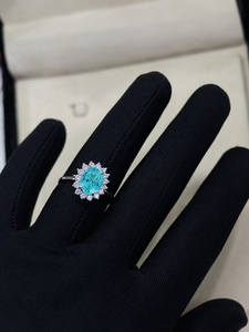 Bague de fiançailles de luxe en argent 925 avec saphir naturel taille ovale, pierre précieuse bleu néon, bijou artisanal de caractère - Product Image 2