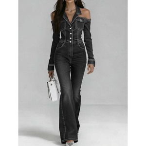 Mono vaquero acampanado con hombros descubiertos y cuello halter, con detalles de corte estilo moto, efecto moldeado y corte bootcut - Product Image 2