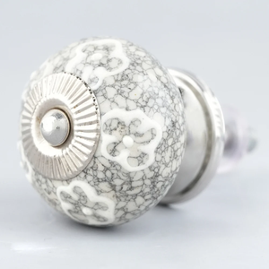 Poignées de meuble contemporaines en céramique craquelée blanche faites à la main pour tiroirs, commodes, portes, bars à domicile, cuisines et placards - Product Image 1