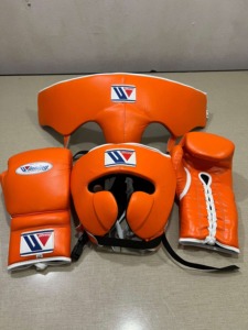 Ensemble de boxe et de sparring en cuir véritable de haute qualité, personnalisé, orange, avec gants de protection, protège-tête et protège-glande, en promotion - Product Image 6