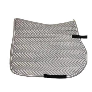 Tapis de selle pour cheval en matériau personnalisé à prix abordable, tapis de selle pour cheval de couleur unie personnalisé, tapis de selle équestre à vendre - Product Image 1