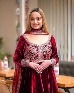 Nuevo diseñador Anarkali Suit Collection Heavy Velvet Sequence Bordado Anarkali Traje y pantalón con Dupatta a precio mayorista - Product Image 3