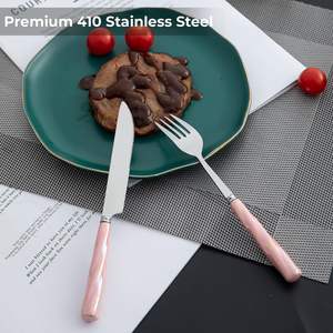 Ensemble de couverts polis et façonnés pour les réceptions festives et les repas en cuisine, conçu pour une utilisation durable et fiable - Product Image 4