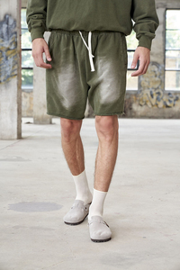 Pantalones cortos Bermuda de algodón verde oliva para hombre con cintura con cordón y bolsillos laterales, pantalones cortos casuales de longitud media - Product Image 2