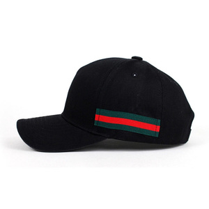 Casquette de baseball réglable en coton noir avec ruban rayé vert et rouge, personnalisable par transfert thermique, multi-panneaux, pour le sport - Product Image 3