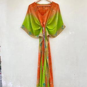 คาฟตันผ้าไหมอินเดียทำด้วยมือสีส้มและสีเขียว - Product Image 1