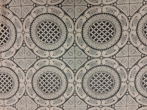 Tela de encaje de algodón GPO blanco premium al por mayor de fábrica - Diseño intrincado de guipur con medallón para vestidos de lujo y chalecos - Product Image 4