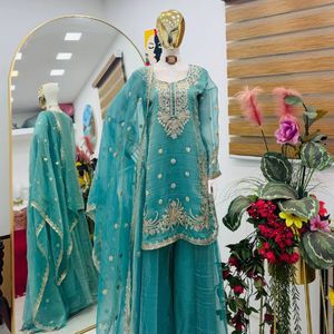 Conjunto de Sharara con Top Bordado con Lentejuelas Shalsa Crash y Dupatta a Juego de 2.2 Metros, Completamente Cosido, Venta al Por Mayor por AARIKA Exports - Product Image 2