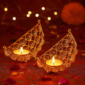 Bougeoirs décoratifs modernes en métal doré avec design en cristal fait à la main pour la décoration de la maison éclairage festif cadeau - Product Image 1