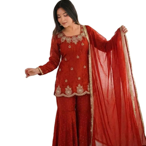 Haz que tu día brille con nuestro salwar kameez tradicional de tela de seda pura con bordados y lentejuelas para mujeres o niñas. - Product Image 1