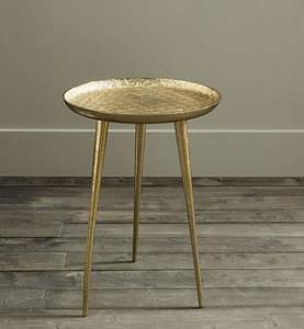 Table d'appoint audacieuse en métal noir avec structure minimaliste et support robuste pour un style intérieur urbain - Product Image 6