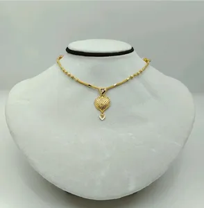Exquisito Collar Chapado en Oro de 22K para Mujer con un Romántico Colgante de Filigrana en Forma de Corazón y Cuentas de Oro con Textura Intrincada - Product Image 2