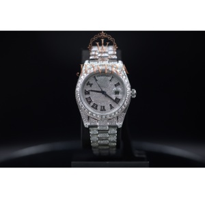Reloj de Diamantes Moissanite de Acero Inoxidable de Primera Calidad para Eventos Formales, Desfiles de Moda y Regalos Especiales Disponible para la Venta - Product Image 1