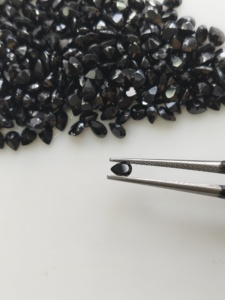 Spinelle noire naturelle 4x3MM taille poire, pierre précieuse de qualité supérieure pour la fabrication de bijoux - Product Image 2