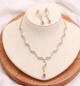 RAY FINE ORNATES - Juego de Anillos de Boda Ajustables con Incrustaciones de Rubí Rosa CZ, Certificado IGI, Chapado en Oro de 22K, Estilo Vintage - Product Image 1