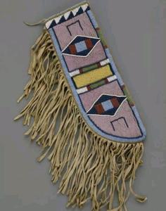 Étui à couteau en cuir perlé fait main avec franges et motif géométrique, léger pour le camping et les activités de plein air, capacité 1L - Product Image 1