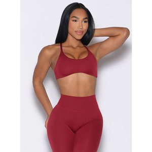 Soutien-gorge de sport Red Velvet Passion très demandé, avec dos à bretelles réglables, design incurvé sous le buste et maintien élevé pour femmes - Product Image 5