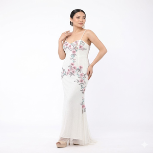 Robe longue moulante élégante blanche à fleurs brodées pour femmes |   Décolleté cœur à fines bretelles |   Soirée de mariage - Product Image 1