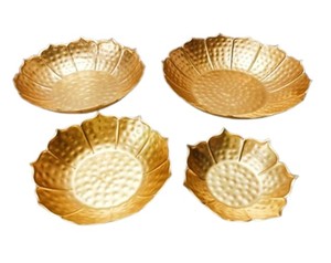 Juego de Cuencos Urli con Diseño de Hojas Hechos a Mano para Decoración de Puja, Artículo Metálico Duradero para Uso en Interiores en Diwali, Cuenco para Flores Flotantes en Agua - Product Image 4