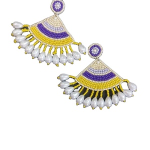 Boucles d'oreilles en perles faites à la main, boucles d'oreilles multi-perles personnalisées, bijoux de fête pour femmes au meilleur prix, boucles d'oreilles en perles - Product Image 1