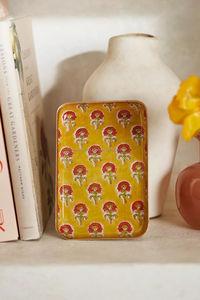 Plateau de service en fer émaillé fait main de haute qualité Illustration richement détaillée Table à manger pratique pour la maison Utiliser toutes les pièces - Product Image 2