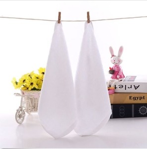 Toalla de Baño Blanca de Algodón Puro de 550 GSM, Grado Hotel de Lujo, Gruesa, Suave, Altamente Absorbente, Duradera, para Spa, Resort, Gimnasio, Hogar y Baño - Product Image 2
