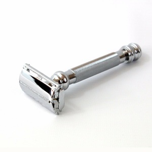 Maquinilla de Afeitar de Seguridad Tipo Mariposa de Latón Dorado para Hombre, Marca Privada al por Mayor - Product Image 2