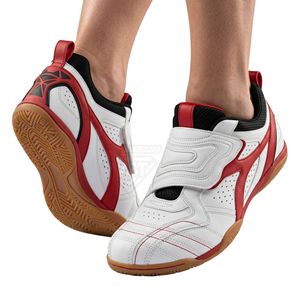 Chaussures de karaté noires mates à enfiler avec empeigne élastique croisée, semelle plate à profil bas, pour la pratique des arts martiaux au dojo - Product Image 3