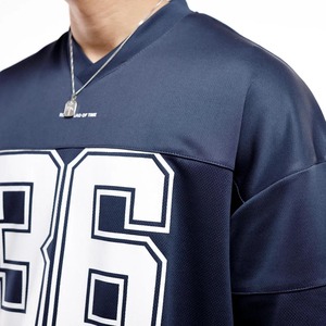 Ropa deportiva al por mayor, camiseta de fútbol americano personalizada en rosa y negro, ropa deportiva urbana unisex, camiseta de fútbol de malla de poliéster. - Product Image 3