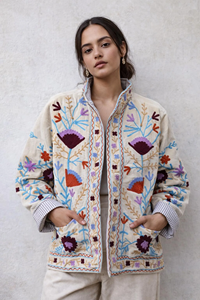 Veste matelassée en velours beige faite à la main, broderie florale Suzani, respirante, vêtement d'extérieur d'hiver haut de gamme pour femmes, artisanale - Product Image 3