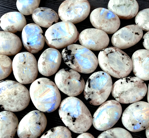 Piedra Lunar azul en forma de piedra natural, colgante de chakra, piedra natural de Aguamarina, curación, turmali negro - Product Image 1