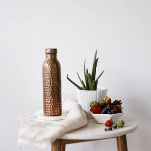 Botellas de Agua de Cobre Hechas a Mano de Alta Calidad de 500 ml, Diseño Tradicional con Beneficios para la Salud para Mantener la Hidratación - Product Image 1