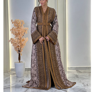 Robe de mariée marocaine pour femmes, broderie artisanale traditionnelle, robe de mariée en velours, manches longues, dentelle, robe de mariée marocaine - Product Image 1