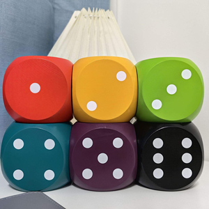 Vente en gros de dés en bois personnalisés à 6, 8 ou 12 faces, jouets en bois amusants - Product Image 6