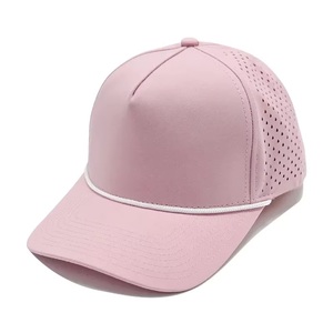 Casquettes de baseball 5 panneaux vierges perforées avec logo brodé personnalisé, chapeau de golf avec cordon pour homme et femme, fabriquées au Vietnam - Product Image 1