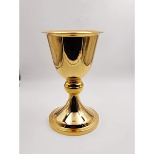 Calice de communion chrétienne de haute qualité finition or pour la messe à l'église, le service de l'autel et la célébration de l'Eucharistie - Product Image 1