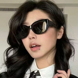2025 New Korean-style Large-<b>frame</b> Full <b>Frame</b> Cat-eye Sunglasses Vintage Fashion Elegant Unisex Polarized Traveling Sunglasses - Product Image 3