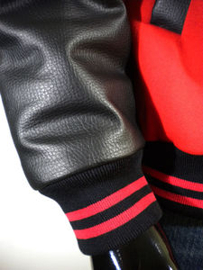 Veste universitaire rouge pour homme avec manches en cuir PU noir, col rabattu, fermeture éclair, vêtement décontracté pour l'automne - Product Image 3