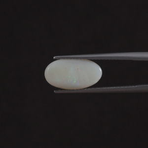 โอปอลสีขาวธรรมชาติแบบขายส่ง น้ำหนัก 2.59 กะรัต รูปทรงวงรี ขนาด 14.5x8 มม. ได้รับการรับรองจาก IGI ขัดเงาด้วยมือ ใช้น้ำมัน/แว็กซ์ คุณภาพดี - Product Image 3