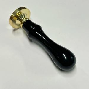 Sellos redondos de latón negro de 30 mm más vendidos con mango de madera de arce para tarjetas de felicitación hechas a mano y álbumes de recortes - Product Image 1