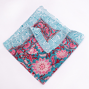 Craftjaipur Foulard de plage multifonctionnel décontracté d'été écologique en coton floral, bandana carré à motifs rose, bleu et blanc - Product Image 5